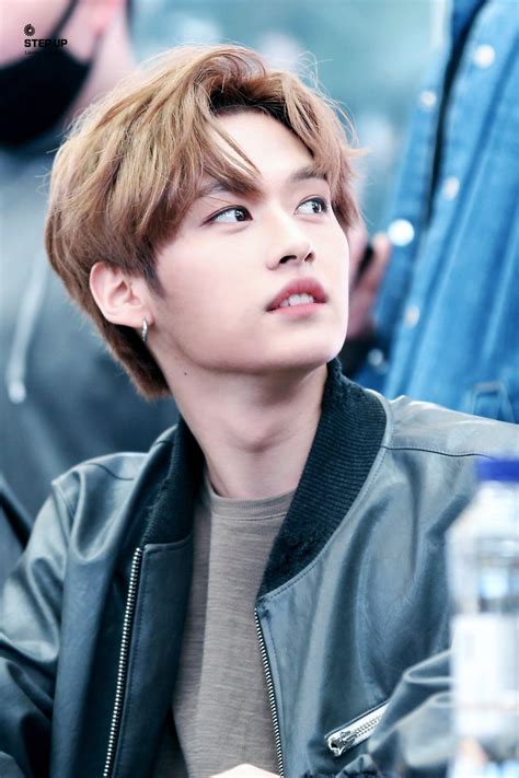 Минхо stray kids фото в полный рост