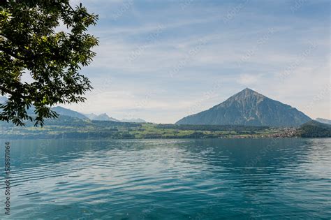 Merligen Niesen Seeufer Thunersee See Faulensee Uferweg Alpen