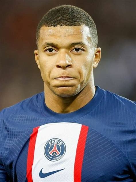 HISTÓRICO Mbappé se torna o maior artilheiro da história do PSG veja