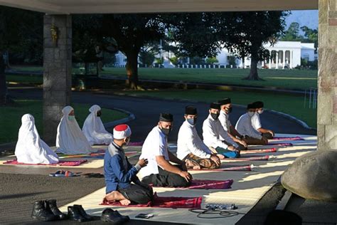 Presiden Jokowi Salat Id Berjamaah Di Istana Bogor Begini Suasananya