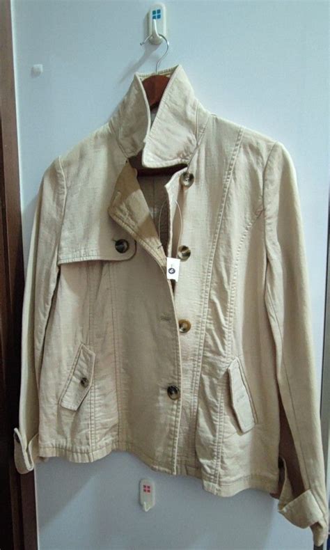 Trench Coat Never Worn Women S Fashion Coats Jackets And Outerwear