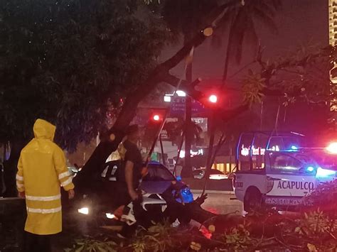 Lluvias en Acapulco provocan inundaciones cortes de luz y caídas de