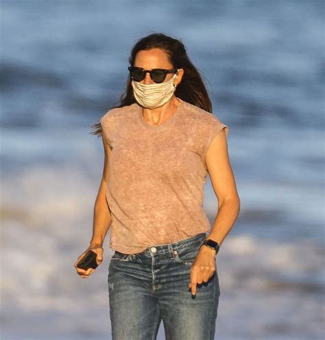 Jennifer Garner Out Walking On The Beach In Malbiu 08062020 Hawtcelebs