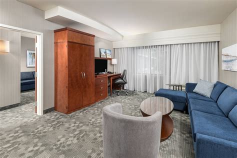 Oceanside, CA Hotel Suites near Oceanside Pier | Courtyard San Diego Oceanside