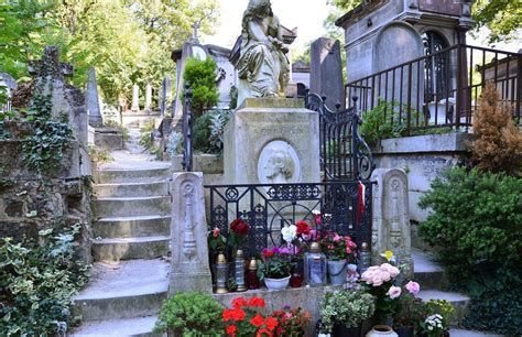 A Guide To Père Lachaise Cemetery Horse Chestnut Trees Pere Lachaise