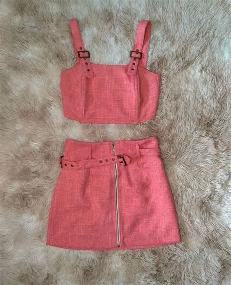 Conjunto Feminino Cropped E Saia Rosa Veste P Nunca Usado Blusa