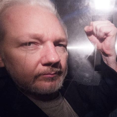 Julian Assange è libero e ha lasciato il Regno Unito Ecco chi è il