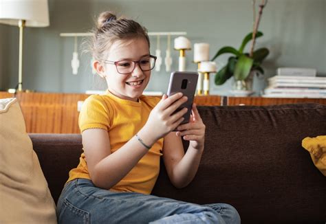 Como monitorar o celular dos filhos e promover o uso saudável Simple2u