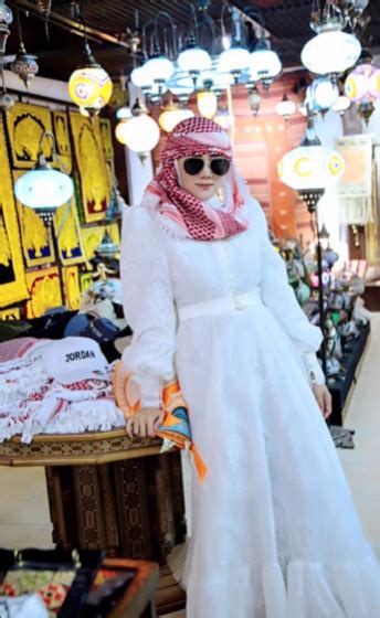 Arabian Style Ala Mulan Jameela Bininya Ahmad Dhani Cantik Berhijab