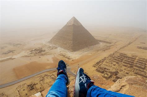 How to climb to the top of the Pyramid of Cheops in Cairo