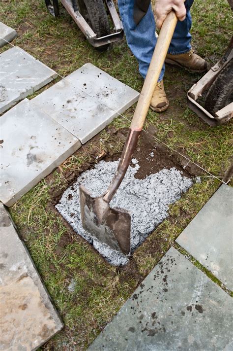 How To Lay A Stepping Stone Path Stone Backyard Garden Pavers Stone