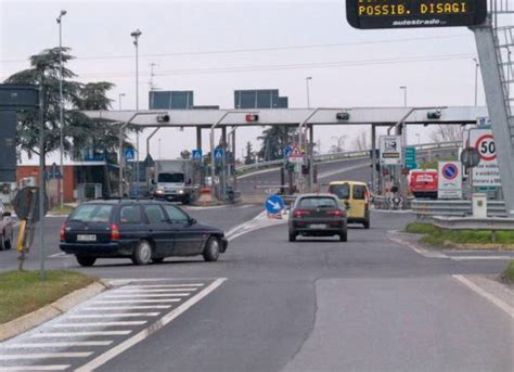 Lavori Agli Impianti Di Illuminazione Chiuso Per Due Notti Il Casello