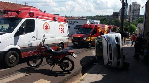 Carro Tomba Ap S Acidente Na Regi O Central De Ja Bauru E Mar Lia G