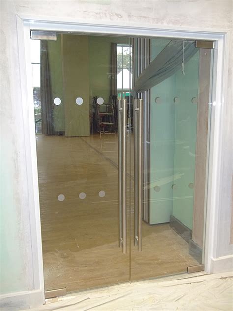 Bespoke Frameless Glass Doors And Wall Installations In Uk