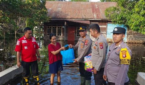 Korban Banjir Katingan Terima Bantuan Sembako Kalteng Ekspres