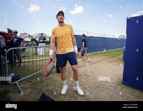 Andy Murray Marche Sur Le Terrain Pour Son Match De Demi Finale Contre