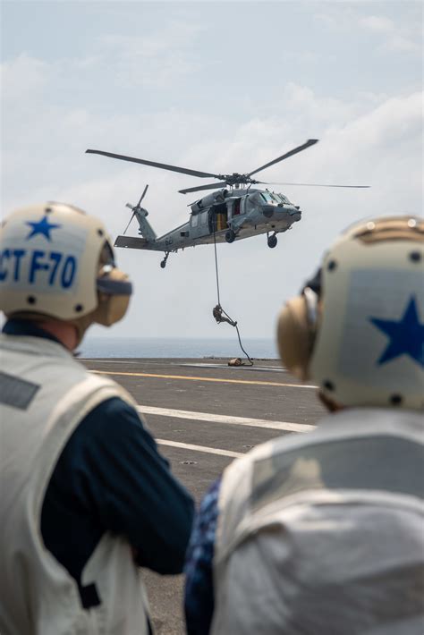 Commander Task Force Conducts Flag Talks With Jmsdf U S Pacific