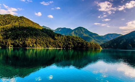 Fond d écran paysage forêt Italie Lac eau la nature réflexion