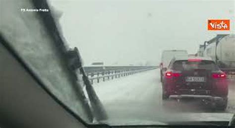 Neve E Caos Sulle Autostrade In Liguria La Rabbia Degli Automobilisti