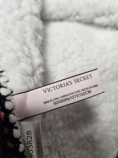 Neue Kuscheldecke Victoria S Secret Kissen Herz Kaufen Auf Ricardo