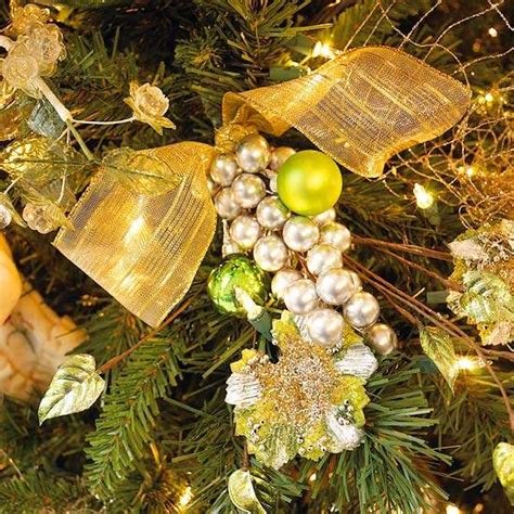 25 great ideas how to create the prettiest Christmas tree decoration
