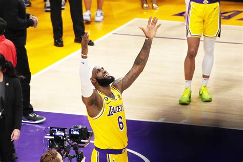 Lebron James Es El Nuevo Rey De La Nba Récord De Puntos Y Dos Años Más