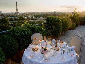 romantic-rooftop-dinner-in-paris – HomeMydesign