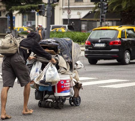 Caba Una Familia Necesit Para No Quedar Bajo La L Nea De