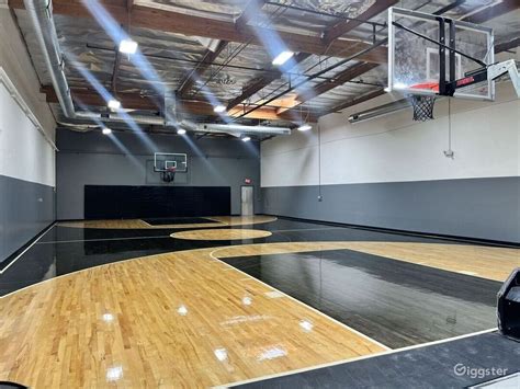 INDOOR BASKETBALL GYM FOR RENT | Rent this location on Giggster