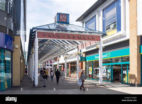 Farnborough Town Hi Res Stock Photography And Images Alamy