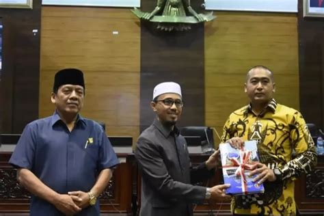 Dprd Sumbar Tetapkan Hasil Reses Masa Sidang Ketiga Dan Buka Tutup