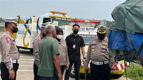 KRONOLOGI Kecelakaan Maut Di Tol Batang Minibus Hantam Trailer 7