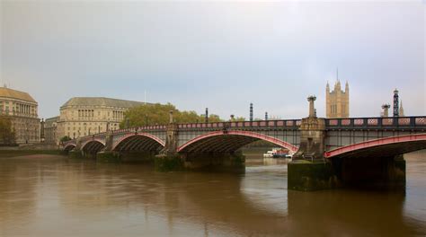 Lambeth Bridge in London City Centre | Expedia.co.uk