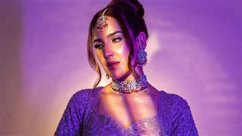 Anoushay Abbasi Looks Breathtaking In Glamorous Lehenga Choli Lens