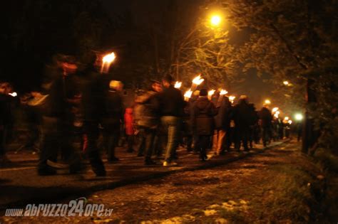 L Aquila Tre Anni Dopo In Mila Alla Fiaccolata Della Memoria Le