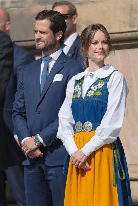Swedish Traditional Clothing: The Ultimate Guide (2023)