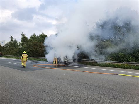 Pkw Brennt Auf Autobahn A Bei Osnabr Ck Aus