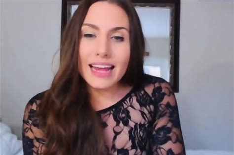 Beautiful Babe With Awesome Curves Fucked Herself