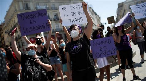 Colectivos Feministas Se Manifiestan Contra La Ley Trans