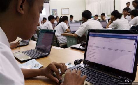 Siswa Sekolah Ini Pakai Laptop Sendiri Untuk Un Okezone Edukasi