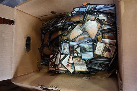 BOX OF MAGIC THE GATHERING CARDS - Big Valley Auction