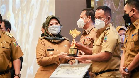 Pemkab Lamsel Raih Penghargaan Terbaik Ketiga Pembangunan Daerah