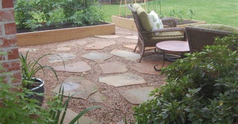 Flagstone And Pea Gravel Patio Patio Addition Patios And Deck Designs