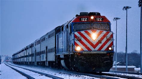 K Bnsf Racetrack Evening Rush Hour In Winter Metra Caught