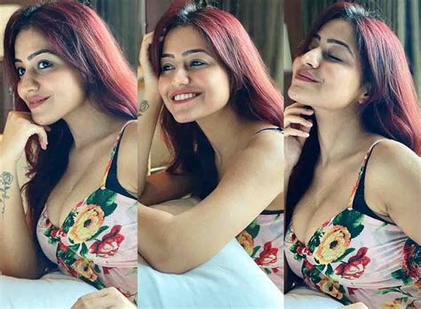 Hot Poses Of Simran Kaur Filmy19