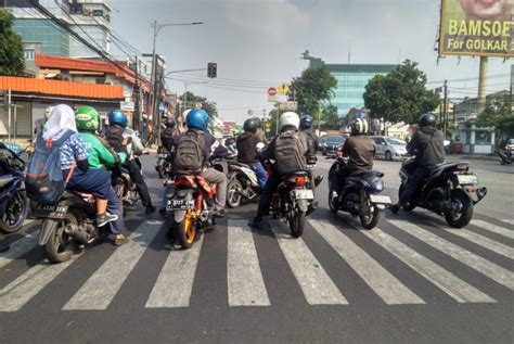 Ingat Berhenti Di Zebra Cross Adalah Pelanggaran Republika Online