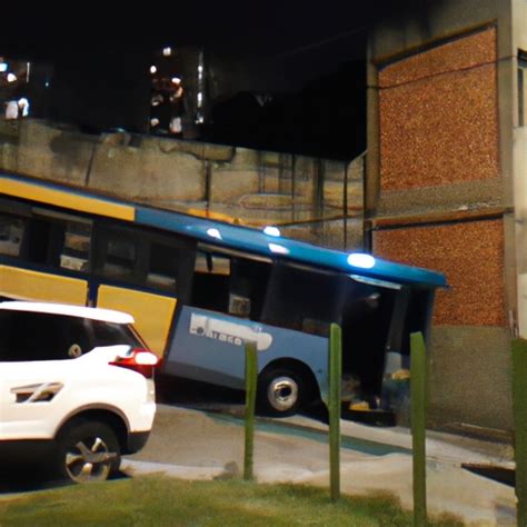 Acidente no Engenho Novo Ônibus colide contra muro e adentra