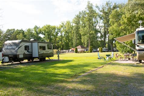 RV Camping | Niagara's Lazy Lakes Camping Resort