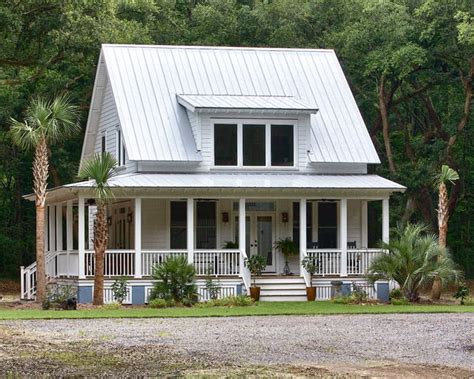 Medium-Sized Custom Farmhouse w/ Wrap-around Porch (7 HQ Pictures ...