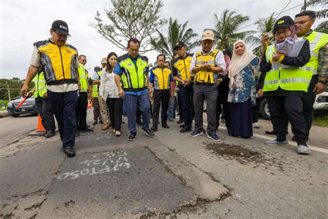 Kkr Jalan Mersing Endau Rosak Bm Paul Tan S Automotive News